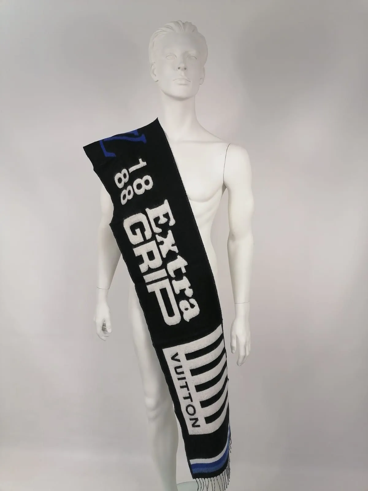 LV Forward Scarf
